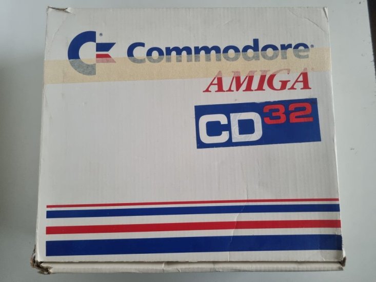 (Bild für) Amiga CD32 Konsole - Gemoddet - zum Schließen ins Bild klicken