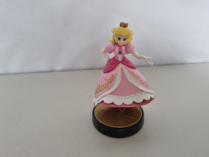 (Bild für) Amiibo Peach, Super Smash Bros. Collection - zum Schließen ins Bild klicken