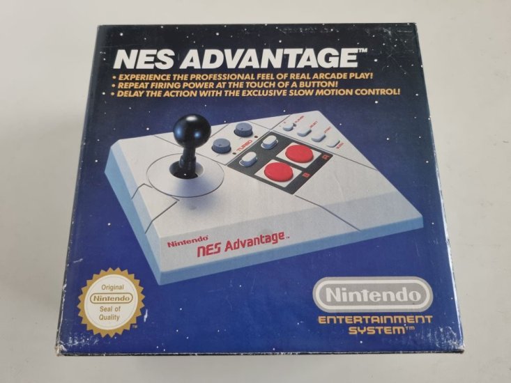 (Bild für) NES Advantage - zum Schließen ins Bild klicken