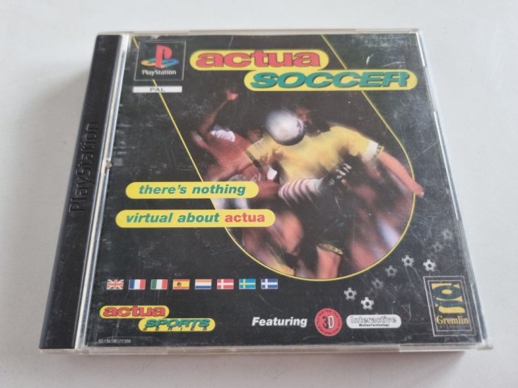 (Bild für) PS1 Actua Soccer - zum Schließen ins Bild klicken