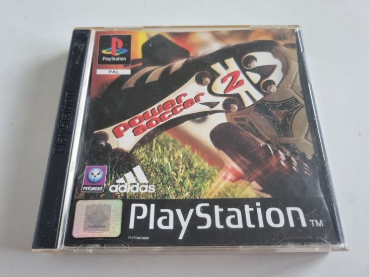 (Bild für) PS1 Adidas Power Soccer 2 - zum Schließen ins Bild klicken