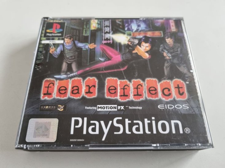 (Bild für) PS1 Fear Effect - zum Schließen ins Bild klicken