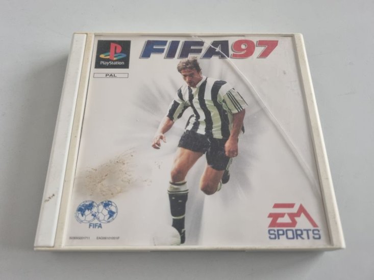 (Bild für) PS1 Fifa 97 - zum Schließen ins Bild klicken