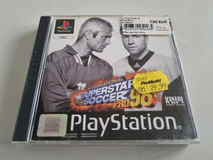 (Bild für) PS1 International Superstar Soccer Pro 98 - zum Schließen ins Bild klicken