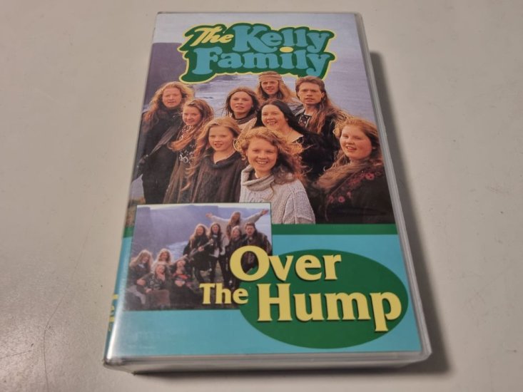 (Bild für) VHS The Kelly Family - Over the Hump - zum Schließen ins Bild klicken