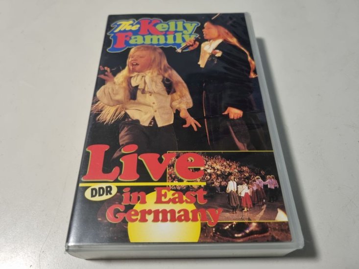 (Bild für) VHS The Kelly Family - Live in East Germany - zum Schließen ins Bild klicken