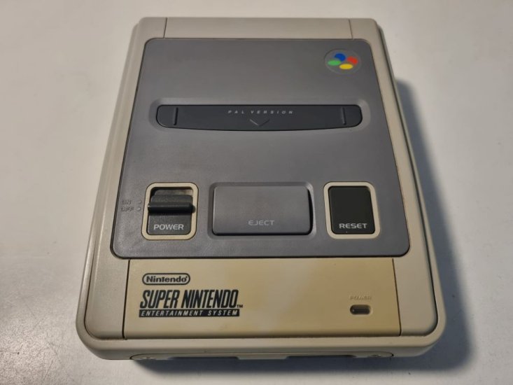 (Bild für) SNES Konsole SNSP-001A - 2 Chip - zum Schließen ins Bild klicken