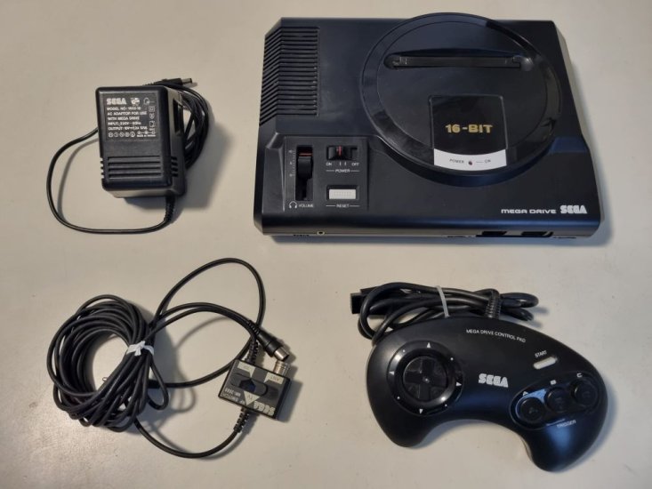 (Bild für) MD Mega Drive I Konsole PAL - 1801-18 - zum Schließen ins Bild klicken