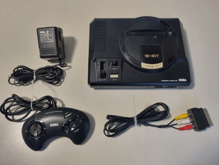 (Bild für) MD Mega Drive I Konsole PAL - 1801-18 - zum Schließen ins Bild klicken