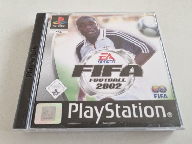 (Bild für) PS1 Fifa Football 2002 - zum Schließen ins Bild klicken
