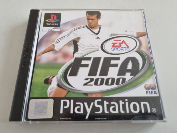 (Bild für) PS1 Fifa 2000 - zum Schließen ins Bild klicken