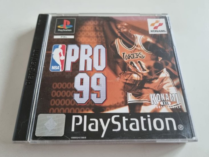 (Bild für) PS1 NBA Pro 99 - zum Schließen ins Bild klicken