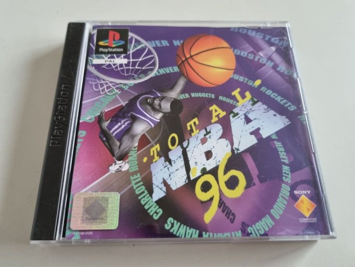 (Bild für) PS1 Total NBA 96 - zum Schließen ins Bild klicken