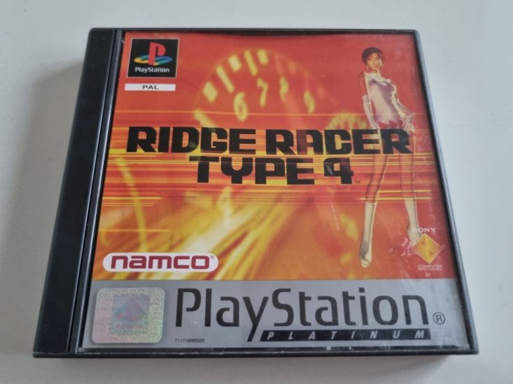 (Bild für) PS1 Ridge Racer Type 4 - zum Schließen ins Bild klicken