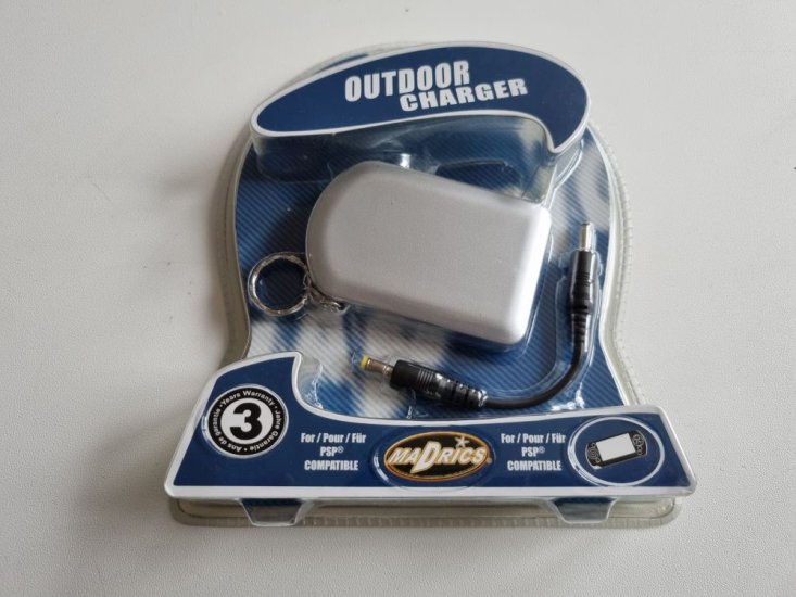 (Bild für) PSP Outdoor Charger - zum Schließen ins Bild klicken