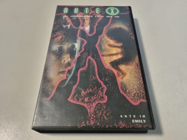 (Bild für) VHS Akte X - Emily - zum Schließen ins Bild klicken