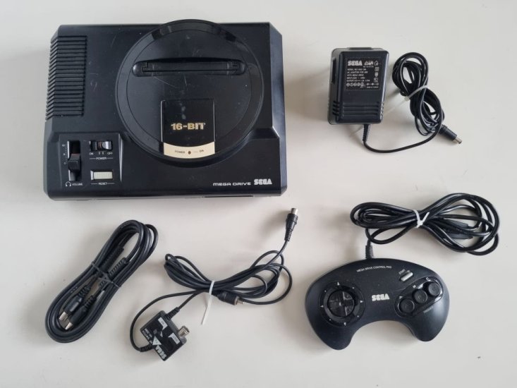 (Bild für) MD Mega Drive I Konsole PAL - 1801-18 - zum Schließen ins Bild klicken