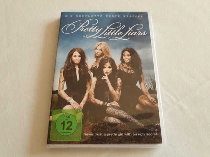 (Bild für) DVD Pretty Little Liars - Erste Staffel - zum Schließen ins Bild klicken