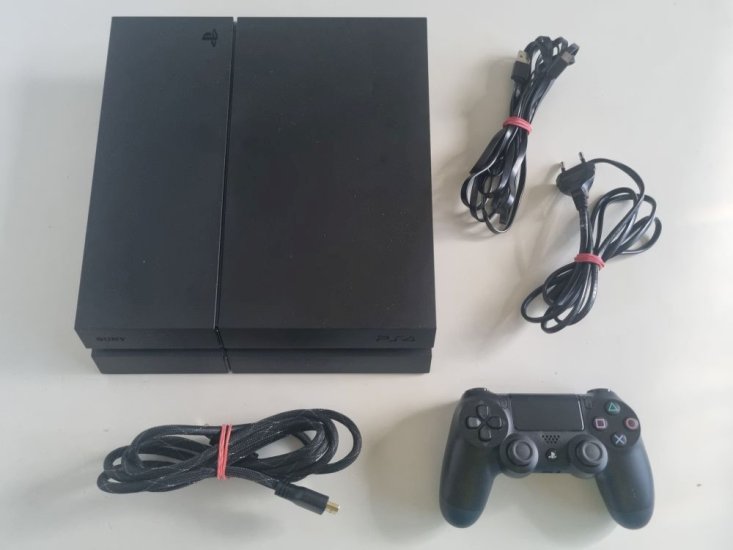 (Bild für) PS4 Slim Jet Black 500GB - zum Schließen ins Bild klicken