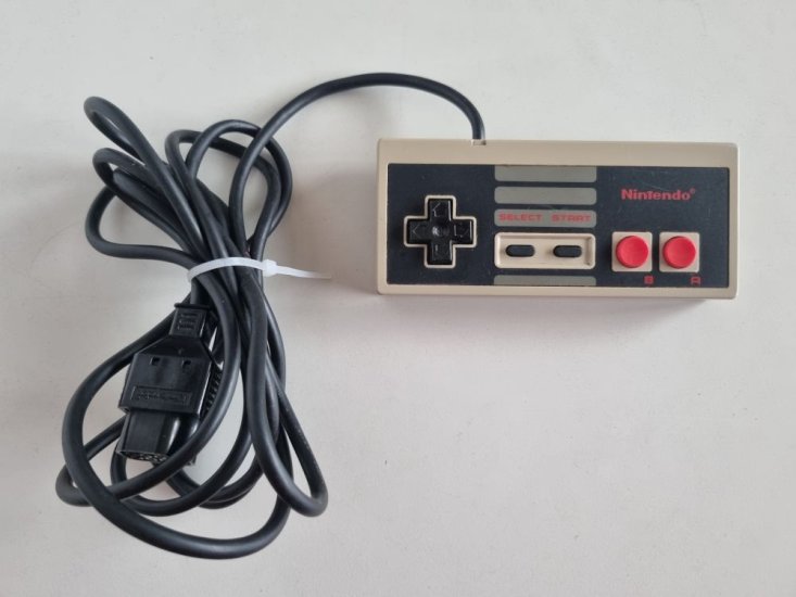 (Bild für) NES Original Controller - zum Schließen ins Bild klicken
