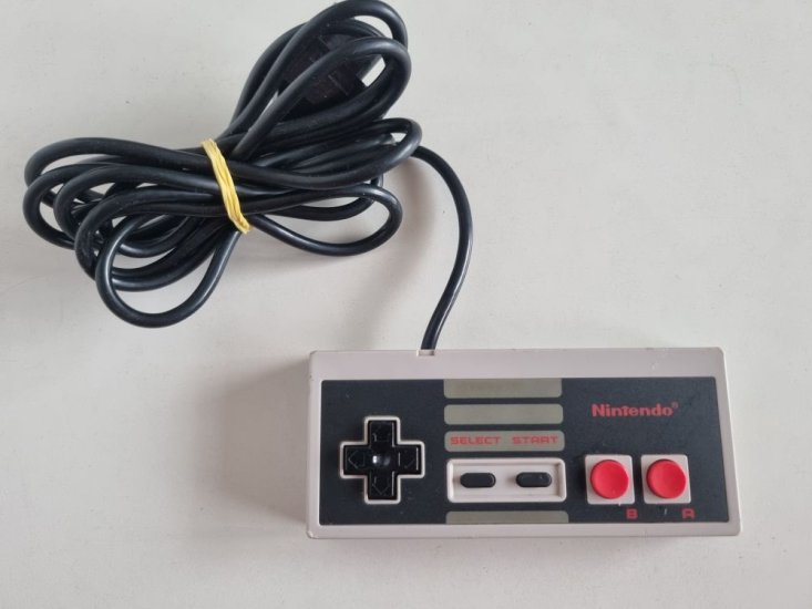 (Bild für) NES Original Controller - zum Schließen ins Bild klicken