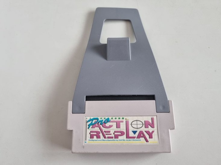 (Bild für) NES Pro Action Replay - zum Schließen ins Bild klicken