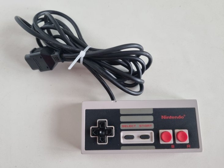 (Bild für) NES Original Controller - zum Schließen ins Bild klicken