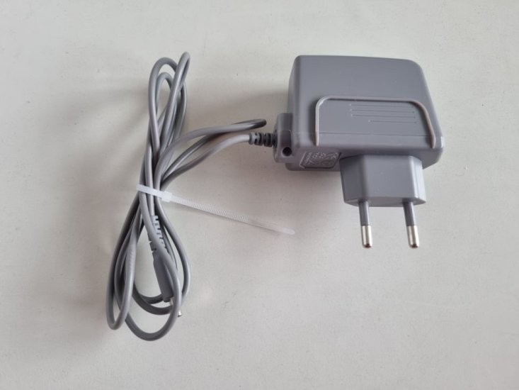 (Bild für) DS Lite Original Netzteil USG-001(JPN/USA) - zum Schließen ins Bild klicken