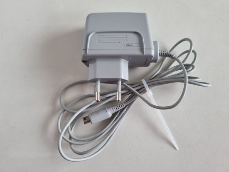 (Bild für) 3DS Original Netzteil WAP-002(EUR) - zum Schließen ins Bild klicken