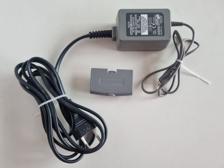 (Bild für) GBA Battery Pack + Netzteil - zum Schließen ins Bild klicken