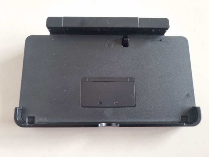(Bild für) 3DS Docking Station CTR-007 - zum Schließen ins Bild klicken