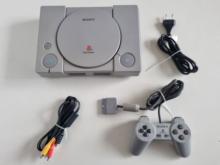 (Bild für) PS1 Konsole SCPH-9002 - zum Schließen ins Bild klicken