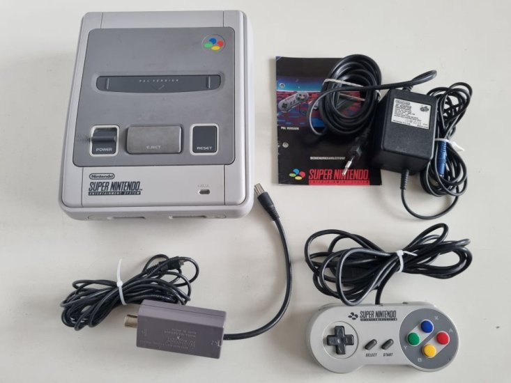 (Bild für) SNES Konsole SNSP-001A(FRG) - 2 Chip - zum Schließen ins Bild klicken