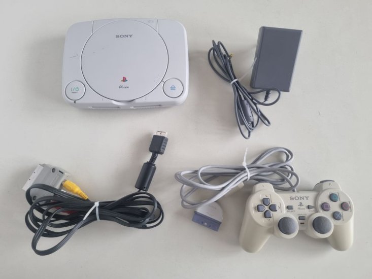 (Bild für) PS1 Konsole SCPH-102 - PSOne - zum Schließen ins Bild klicken