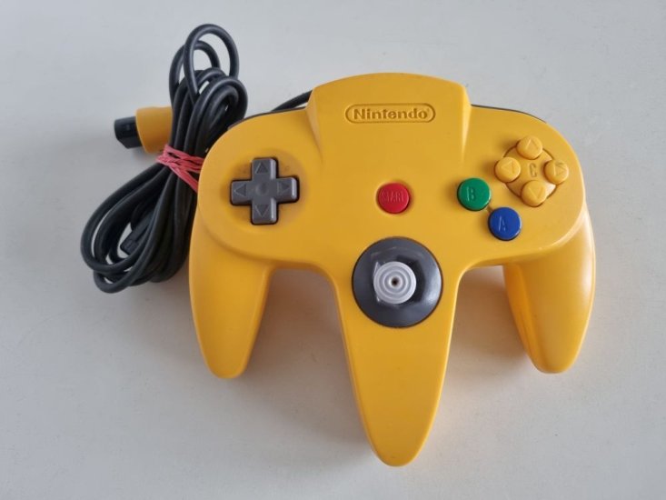 (Bild für) N64 Original Controller Yellow - zum Schließen ins Bild klicken