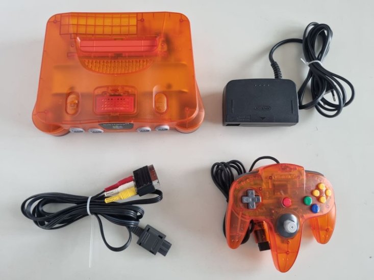 (Bild für) N64 Konsole NUS-001(EUR) - Fire Orange Limited Edition - zum Schließen ins Bild klicken