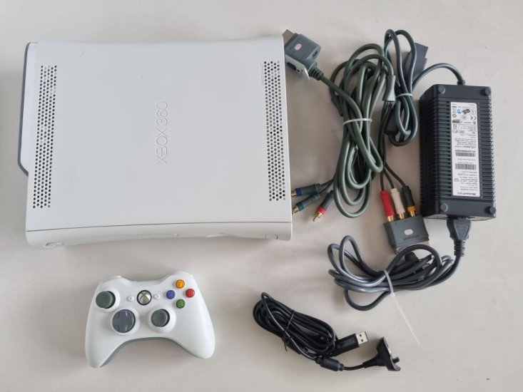 (Bild für) Xbox 360 Konsole 20GB - Weiß - zum Schließen ins Bild klicken