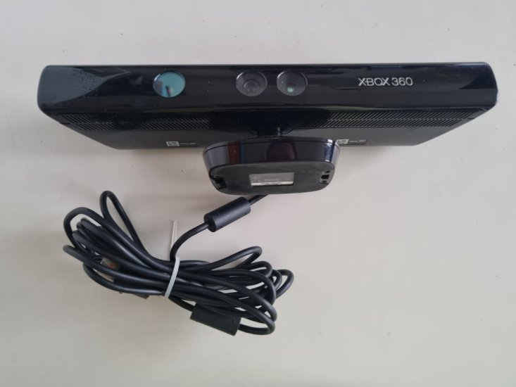 (Bild für) Xbox 360 Kinect - Model 1414 - zum Schließen ins Bild klicken