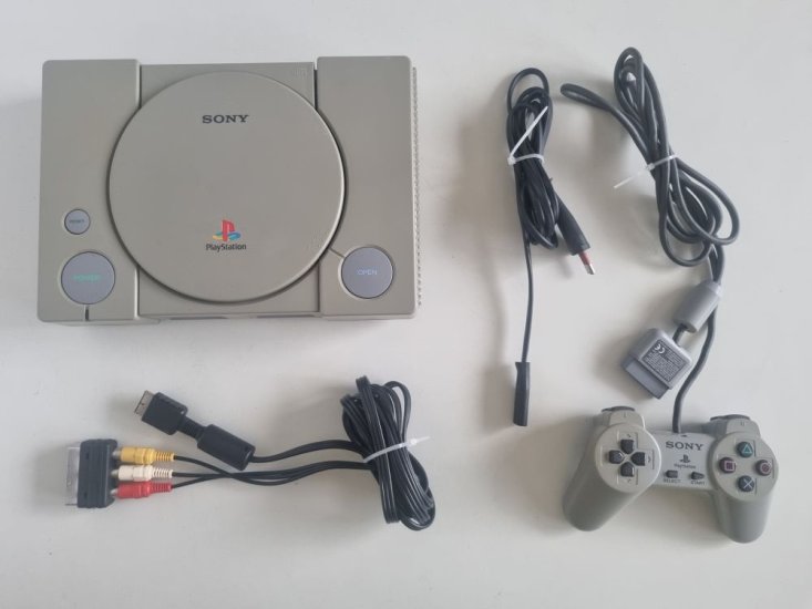 (Bild für) PS1 Konsole SCPH-1002 - zum Schließen ins Bild klicken