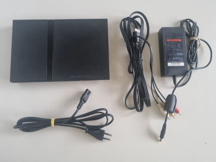 (Bild für) PS2 Konsole Slim SCPH-70004 - Schwarz - zum Schließen ins Bild klicken
