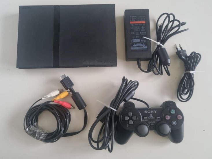 (Bild für) PS2 Konsole Slim SCPH-75004 - Schwarz - zum Schließen ins Bild klicken