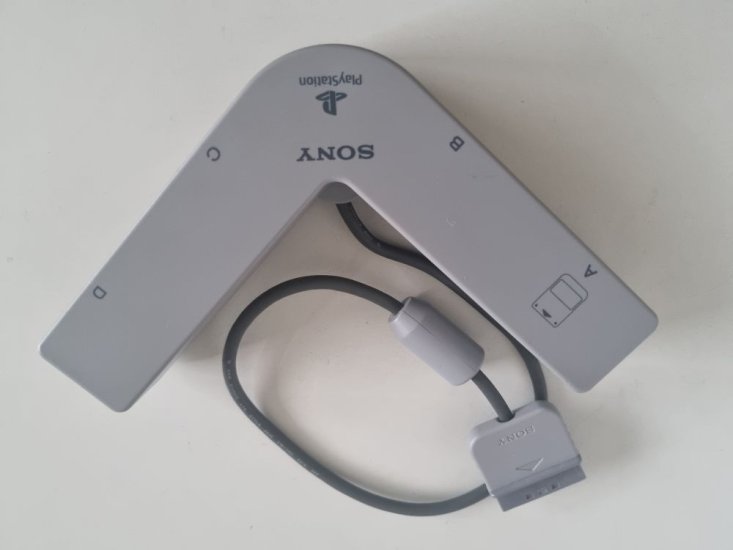 (Bild für) PS1 Mehrspieler Adapter Multitap - zum Schließen ins Bild klicken