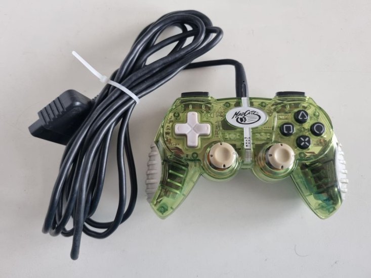 (Bild für) PS2 Controller MadCatz - zum Schließen ins Bild klicken