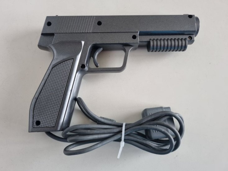 (Bild für) PS2 Lightgun - zum Schließen ins Bild klicken