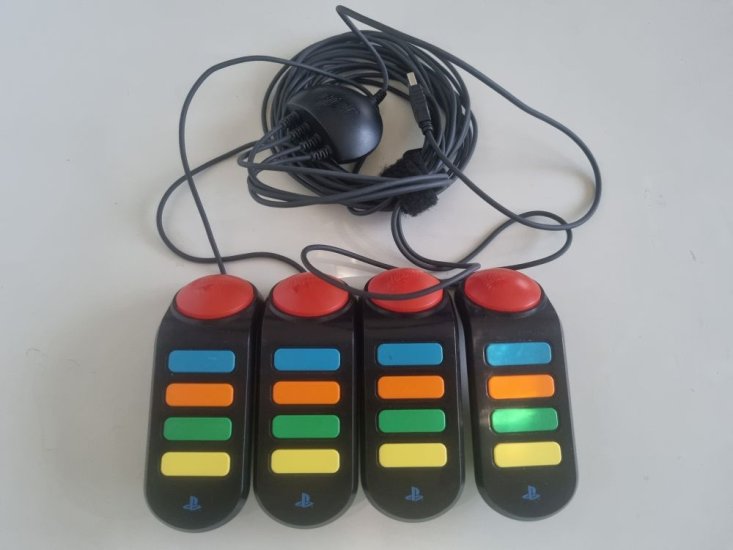 (Bild für) PS2 Buzzers - zum Schließen ins Bild klicken