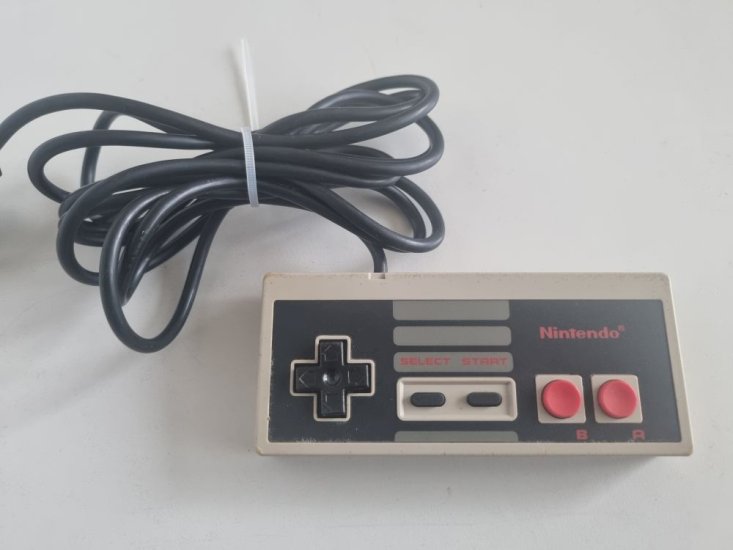 (Bild für) NES Original Controller - zum Schließen ins Bild klicken