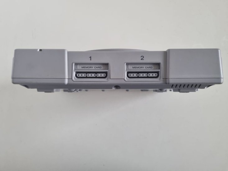 (Bild für) PS1 Konsole SCPH-7502 - zum Schließen ins Bild klicken