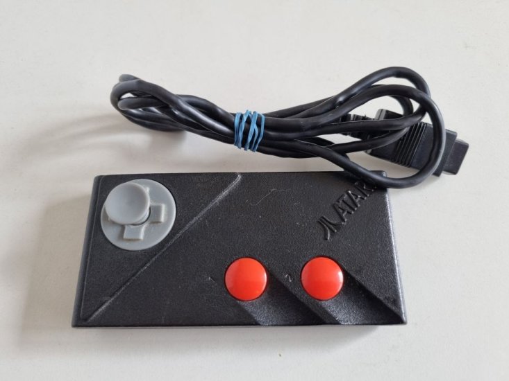 (Bild für) Atari 2600 Controller CX-78 - zum Schließen ins Bild klicken