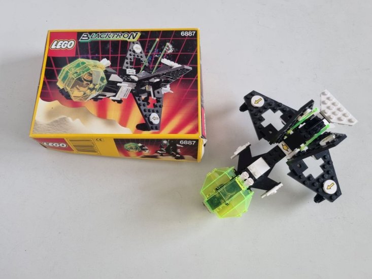 (Bild für) Lego 6887 - Blacktron - Allied Avenger - zum Schließen ins Bild klicken