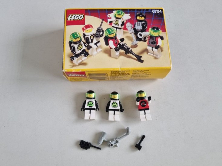 (Bild für) Lego 6704 - Space Figures - zum Schließen ins Bild klicken